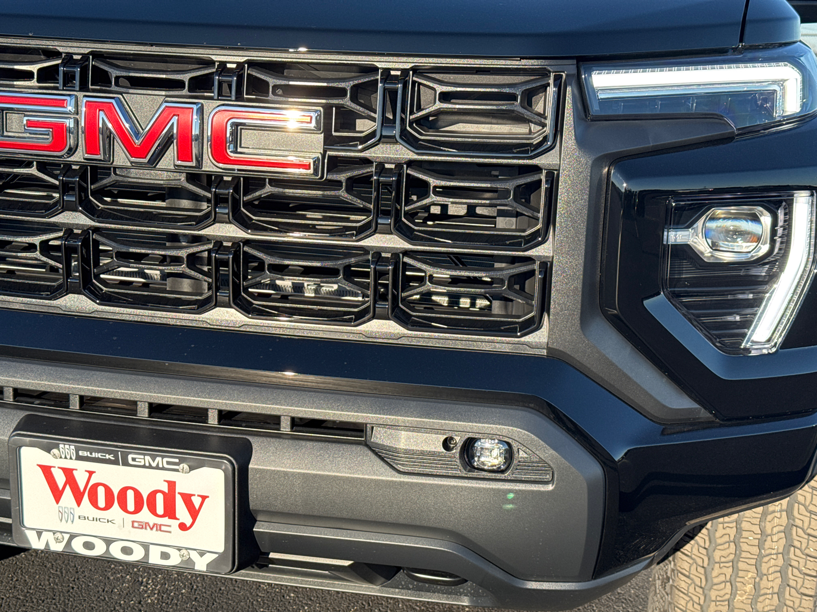 2024 GMC Canyon Elevation 11