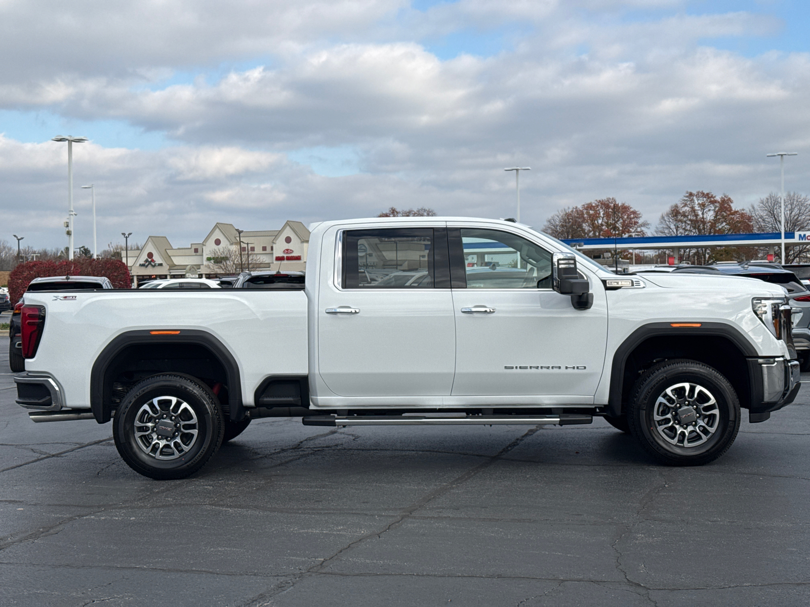 2025 GMC Sierra 2500HD SLT 9