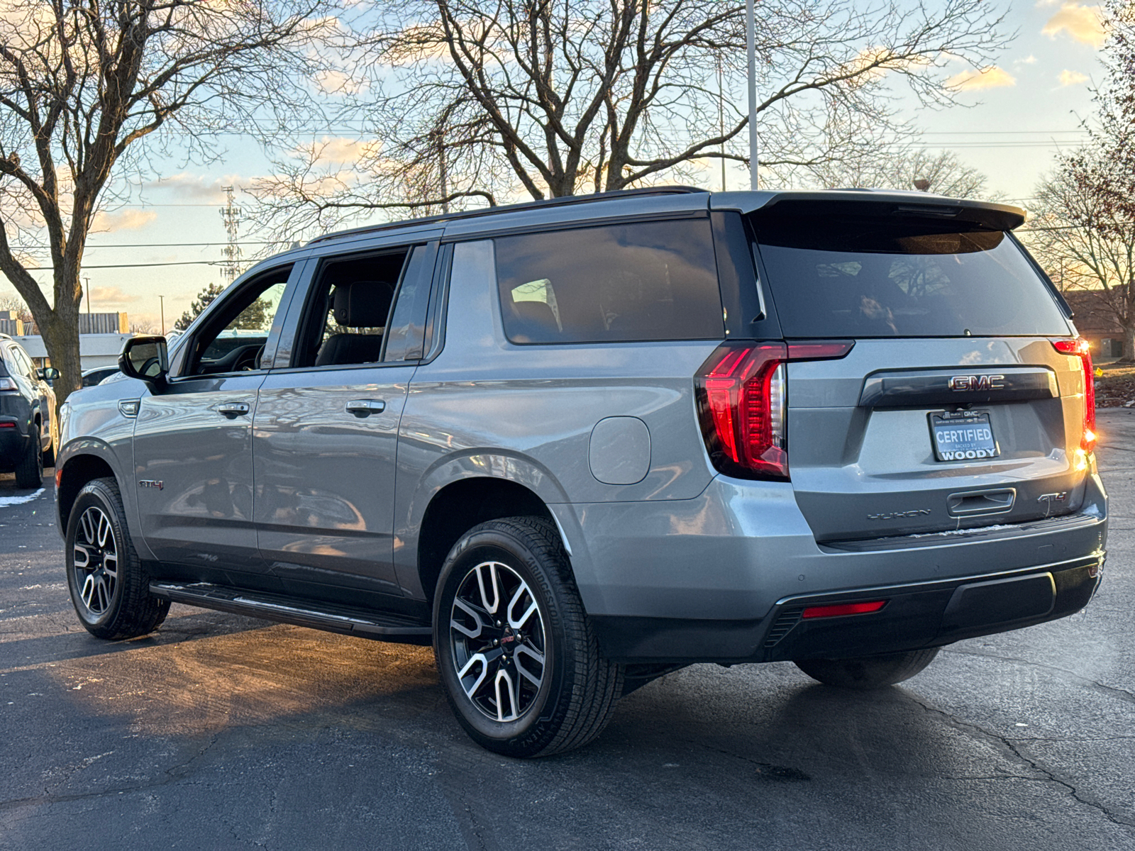 2023 GMC Yukon XL AT4 6