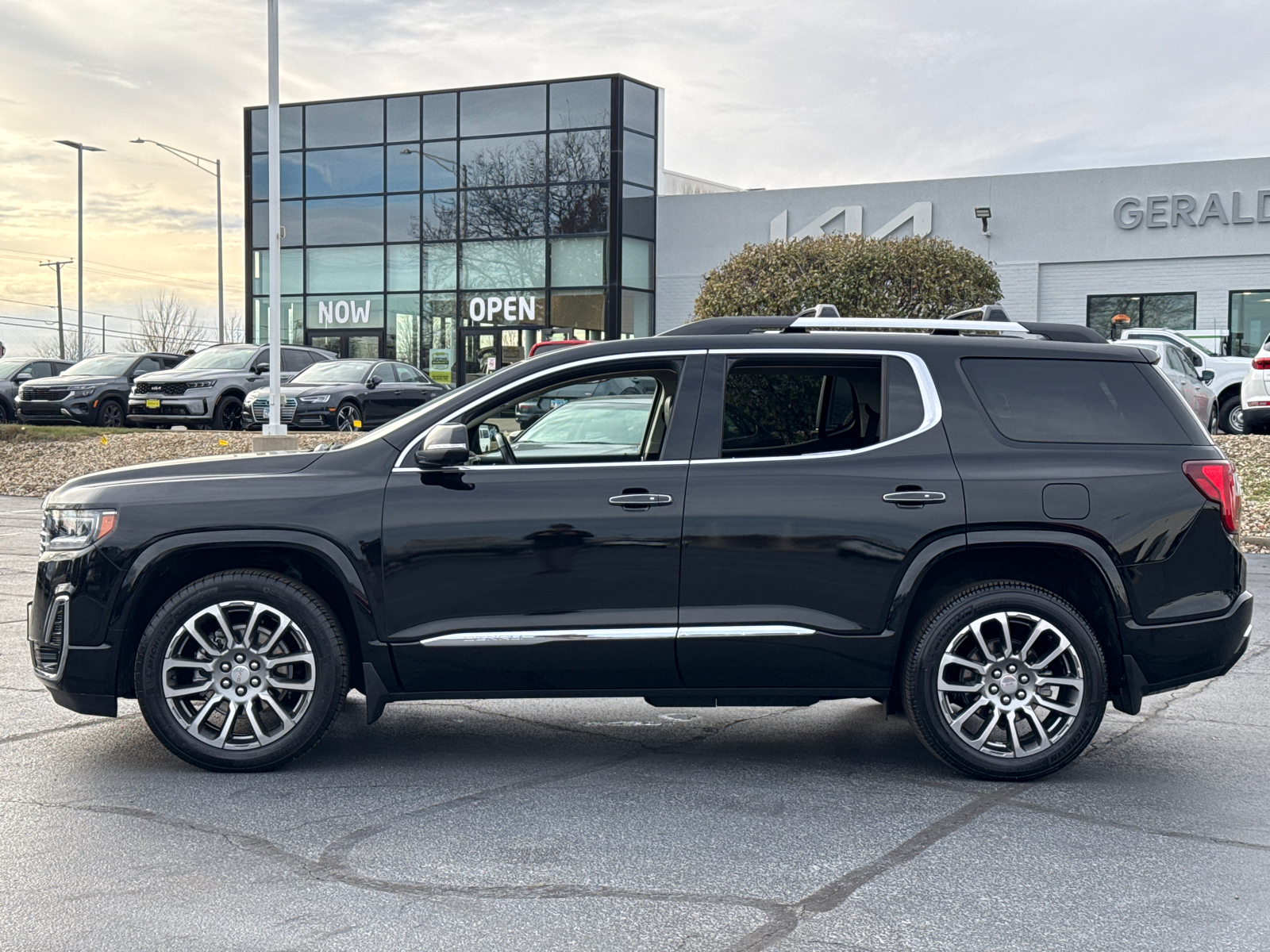 2022 GMC Acadia Denali 5