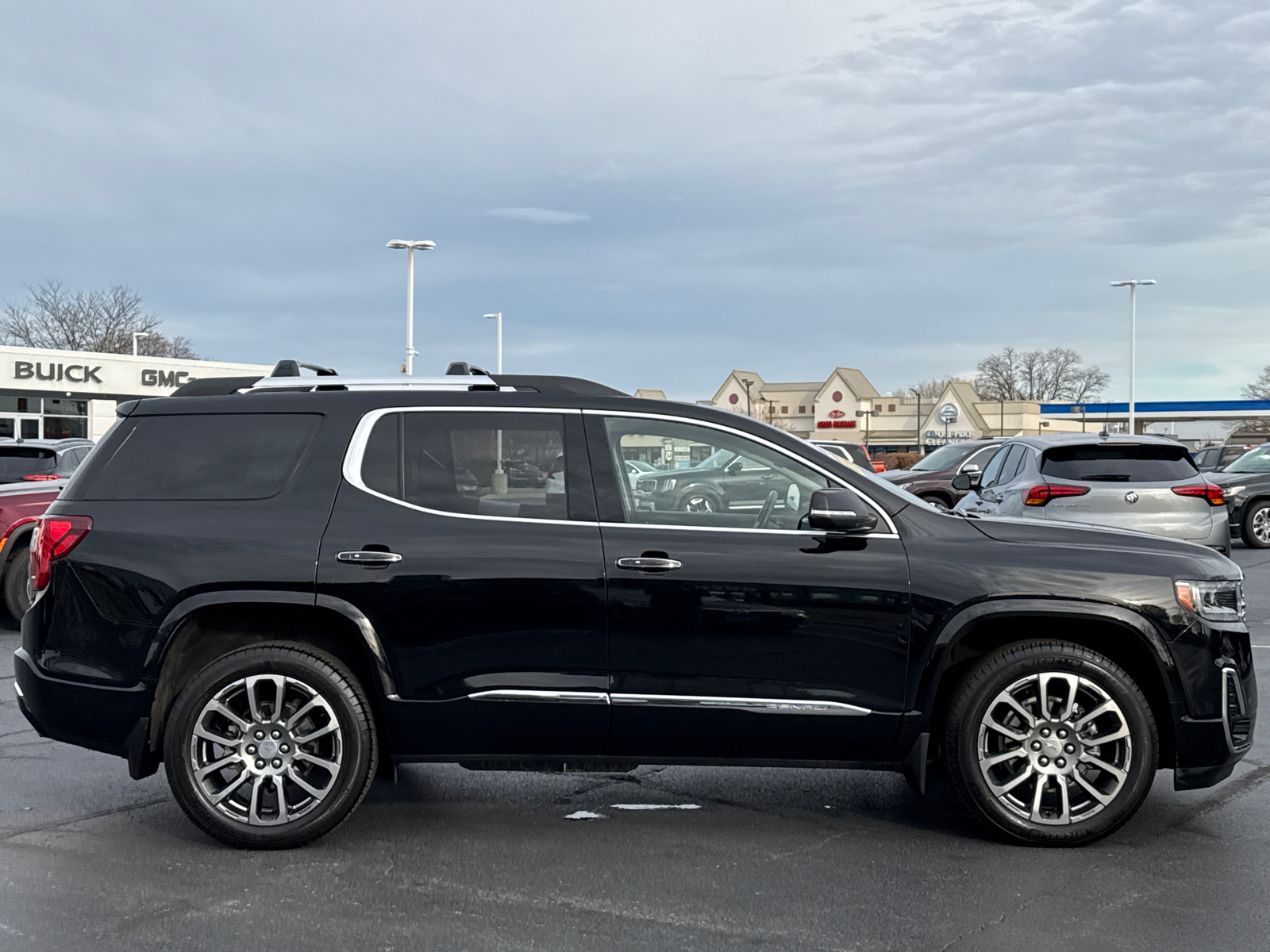 2022 GMC Acadia Denali 9