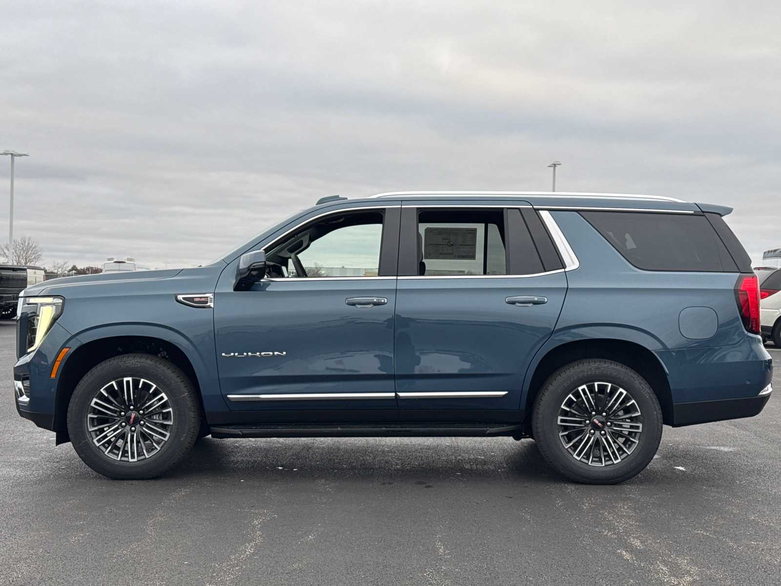 2025 GMC Yukon Elevation 5