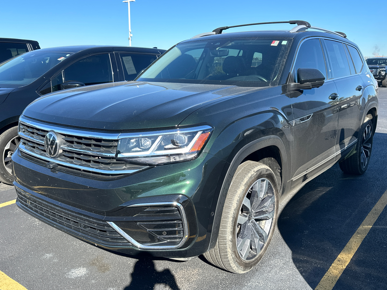 2022 Volkswagen Atlas 3.6L V6 SEL Premium R-Line 2