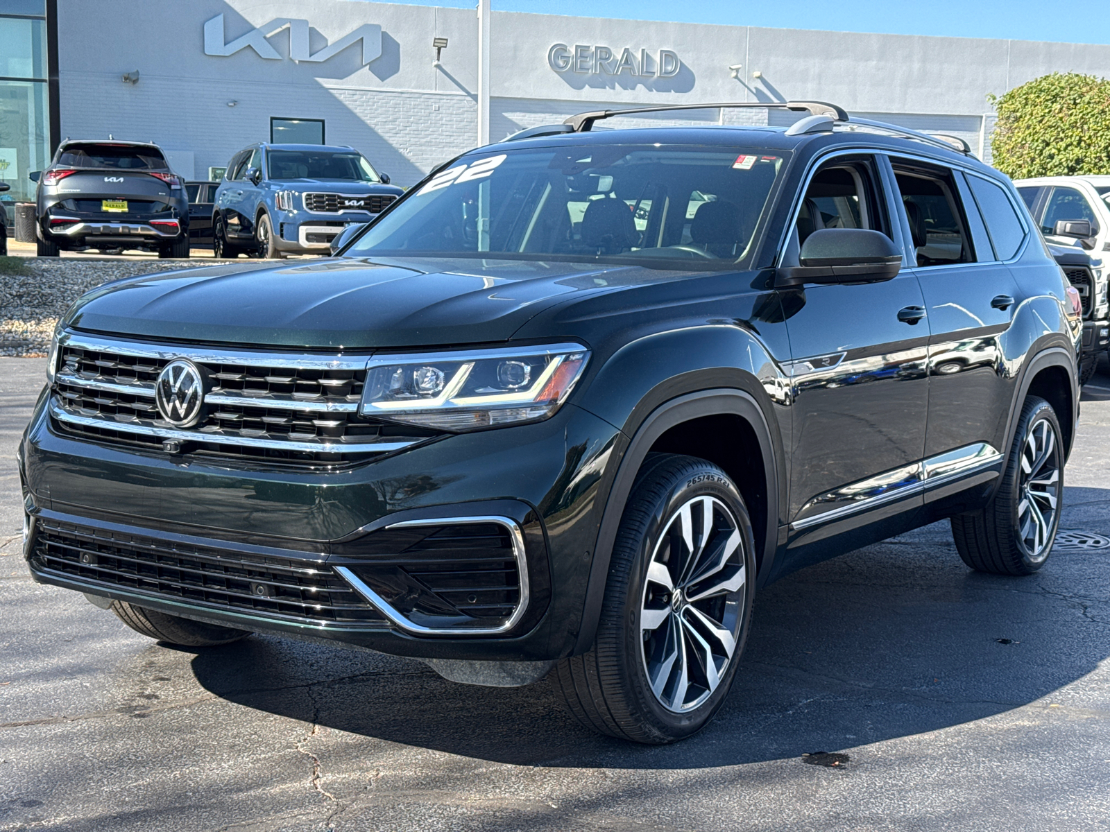 2022 Volkswagen Atlas 3.6L V6 SEL Premium R-Line 4