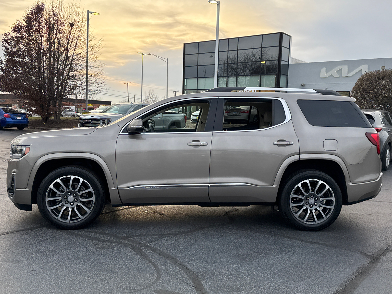 2022 GMC Acadia Denali 5