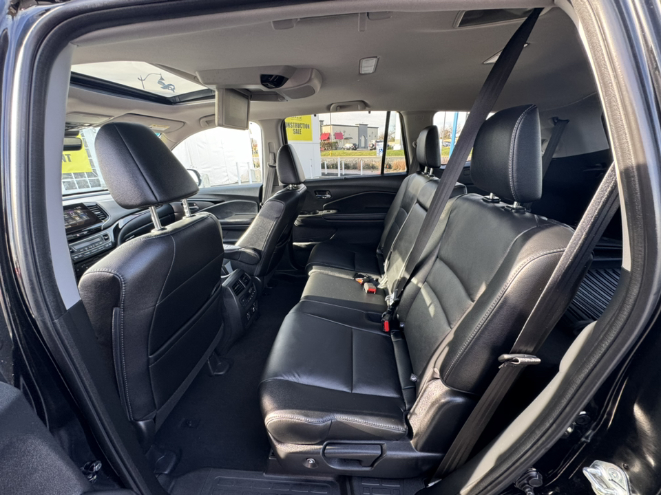 2022 Honda Pilot Touring 8-Passenger 19