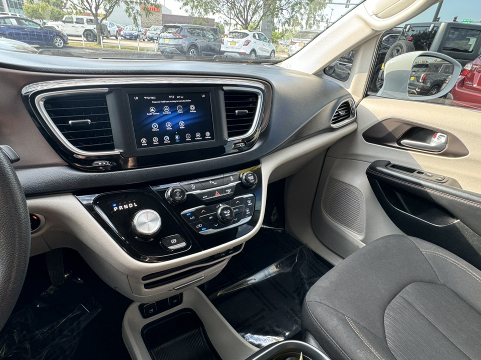 2018 Chrysler Pacifica Touring Plus 21