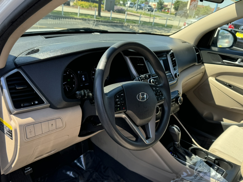 2017 Hyundai Tucson SE 12