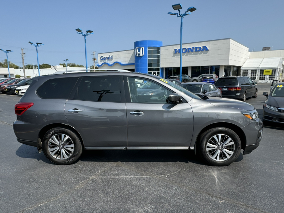 2017 Nissan Pathfinder SL 4