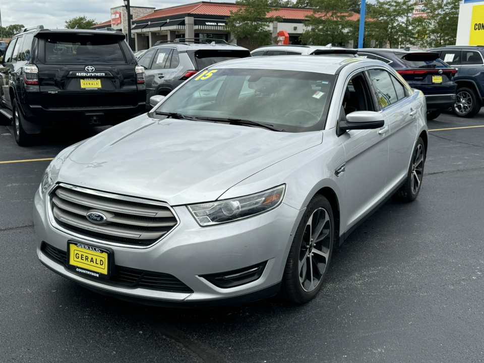 2015 Ford Taurus SEL 10