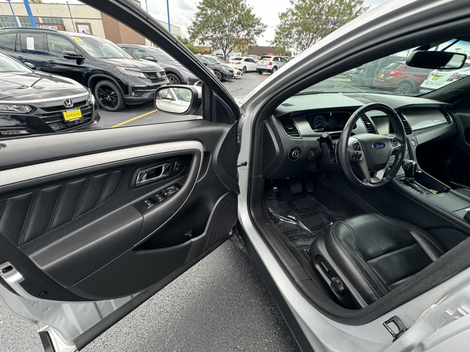 2015 Ford Taurus SEL 11