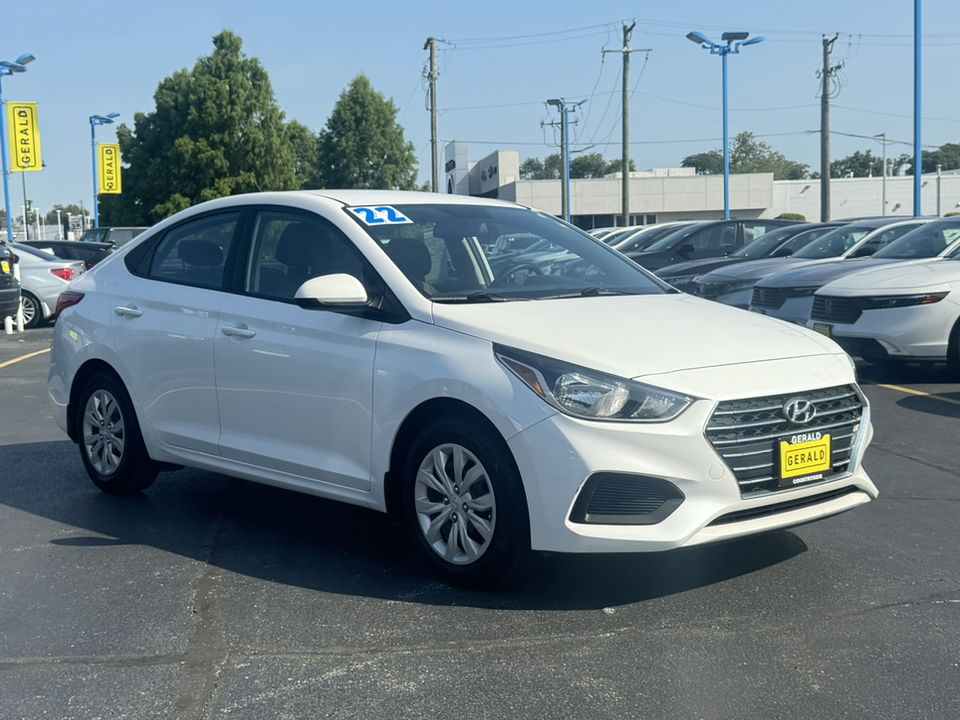 2022 Hyundai Accent SE 3