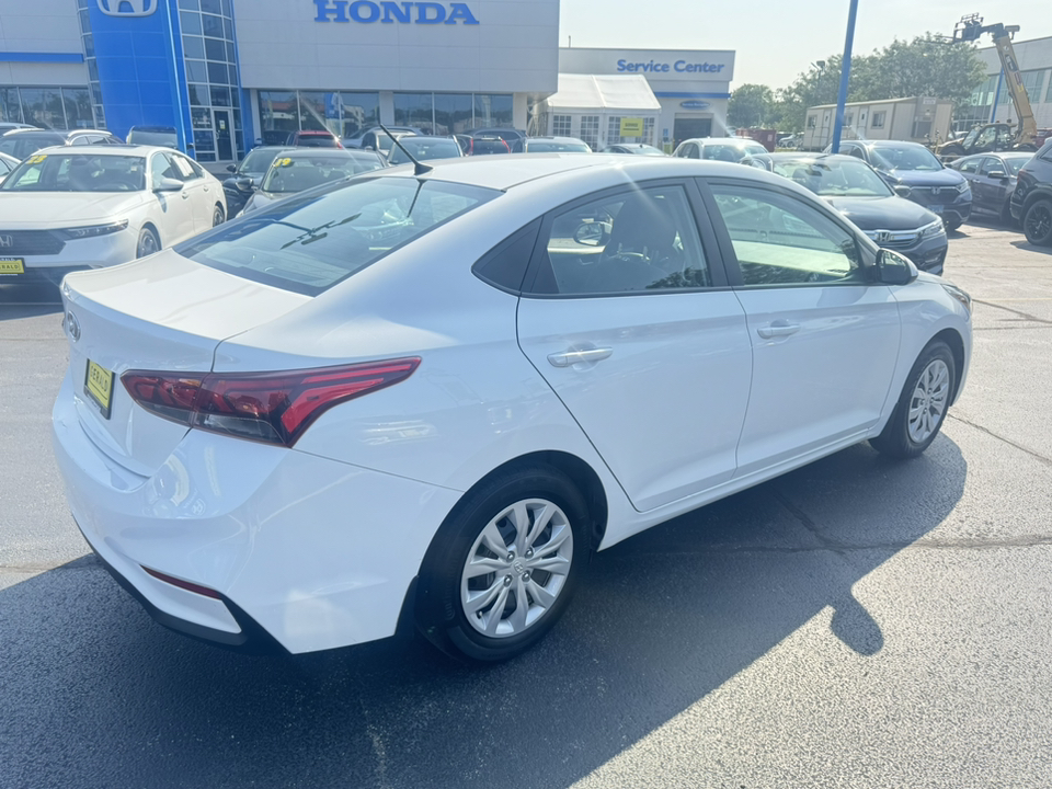 2022 Hyundai Accent SE 5