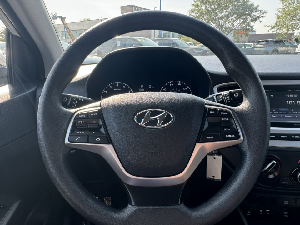 2022 Hyundai Accent SE 14