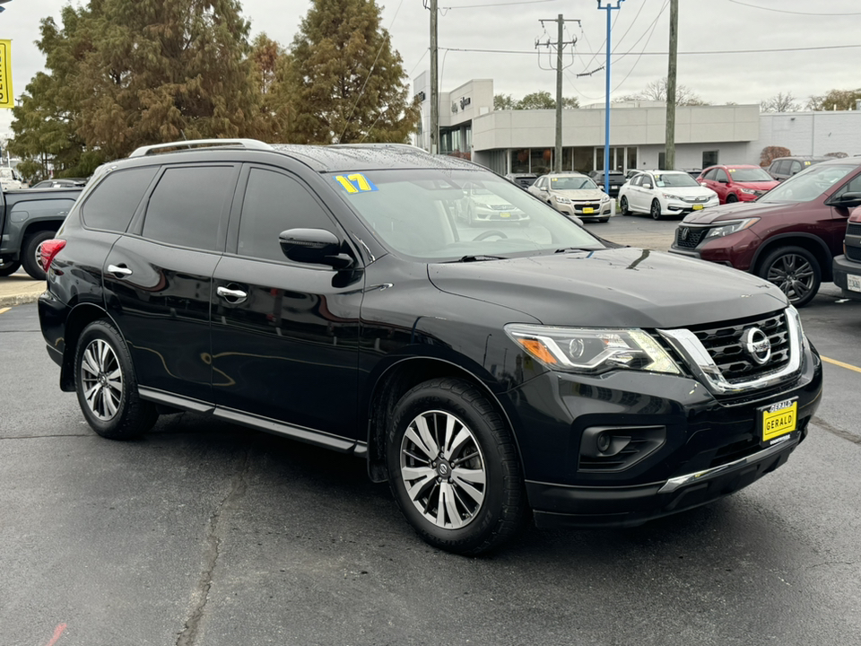 2017 Nissan Pathfinder S 3