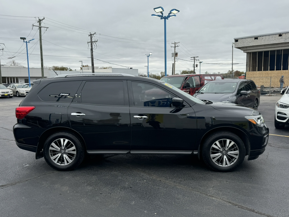 2017 Nissan Pathfinder S 4