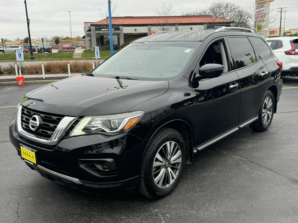 2017 Nissan Pathfinder S 10