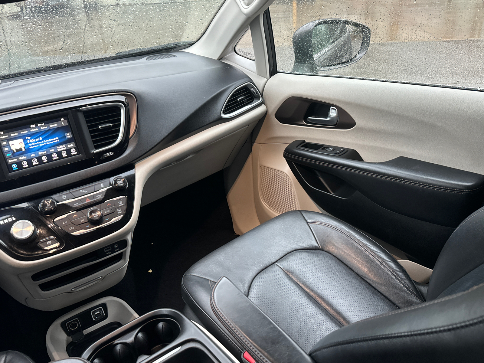 2019 Chrysler Pacifica Touring L 23