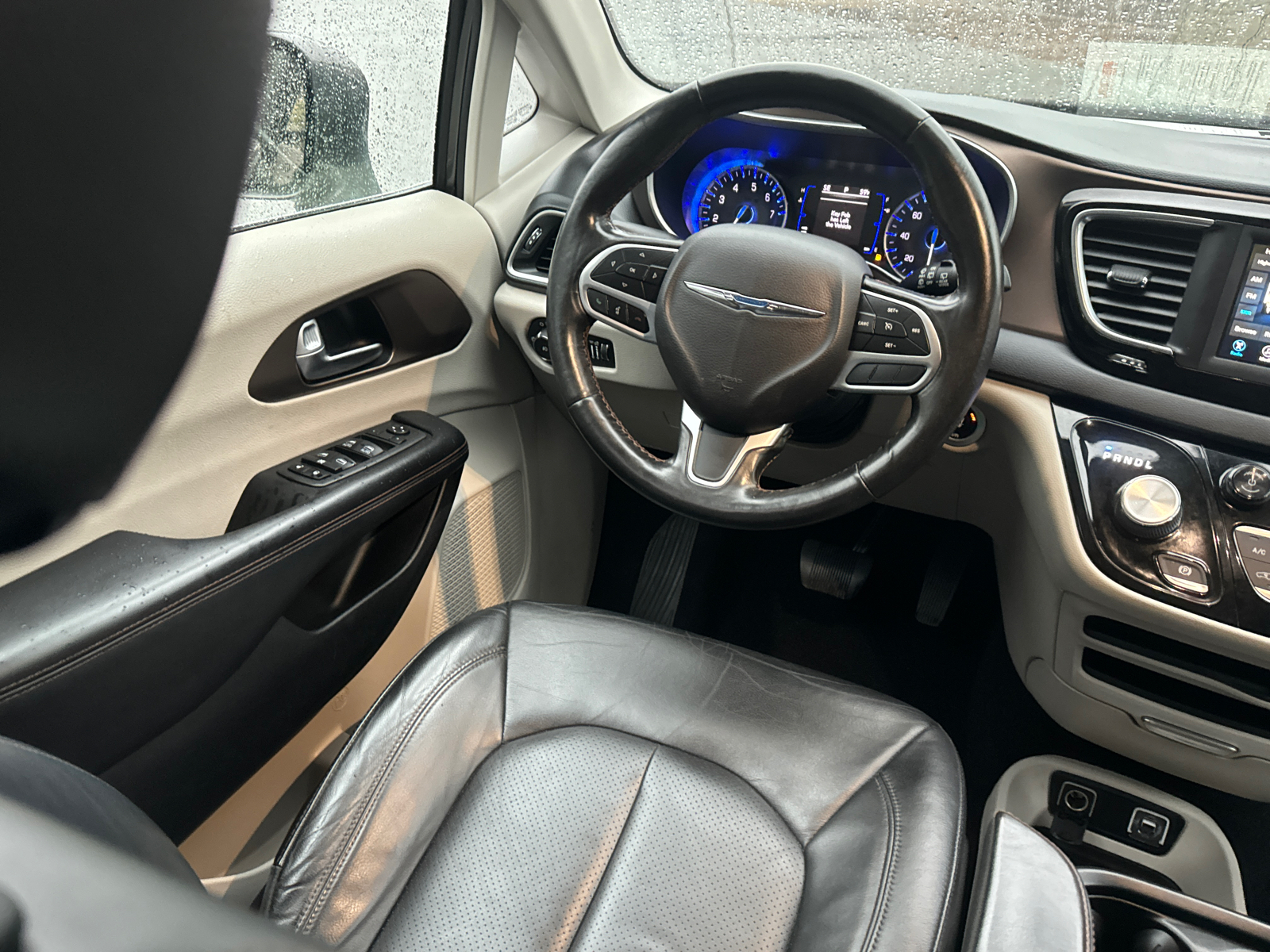 2019 Chrysler Pacifica Touring L 25