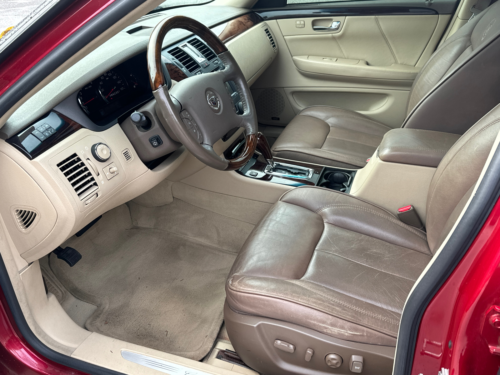 2006 Cadillac DTS Base 9