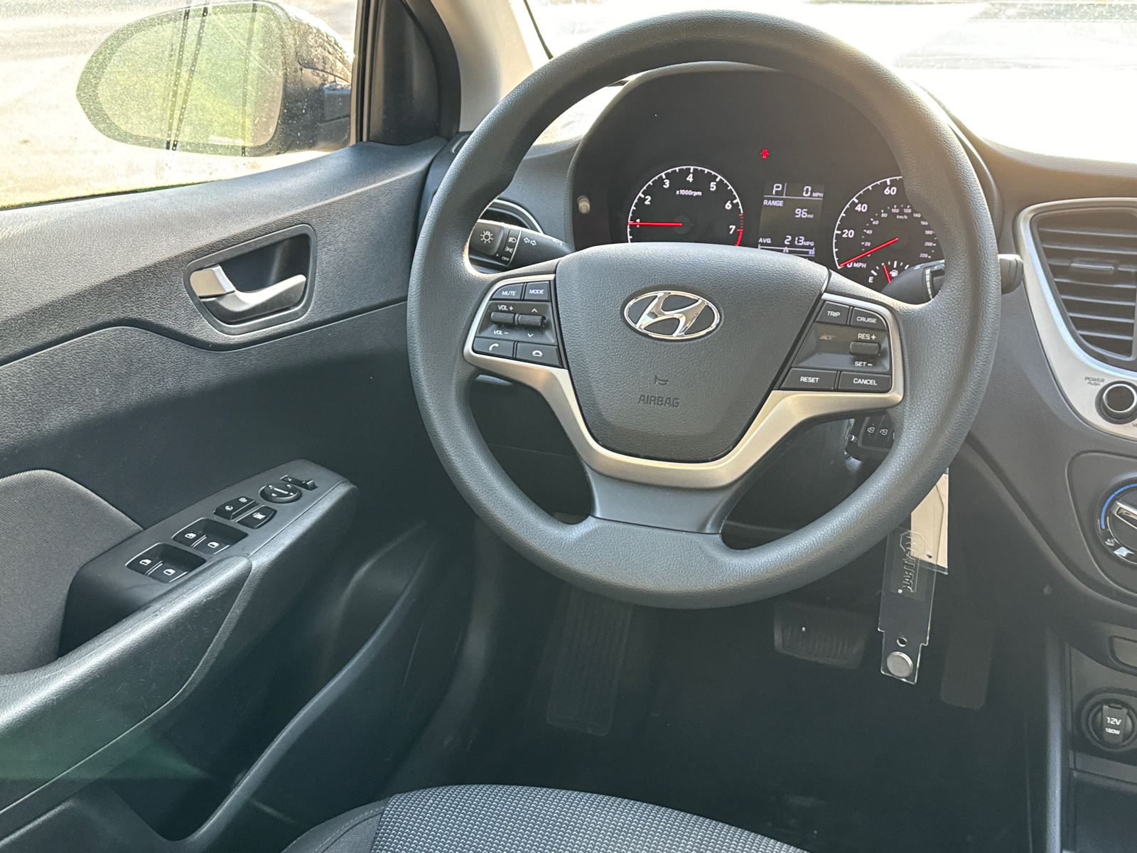 2021 Hyundai Accent SE 24