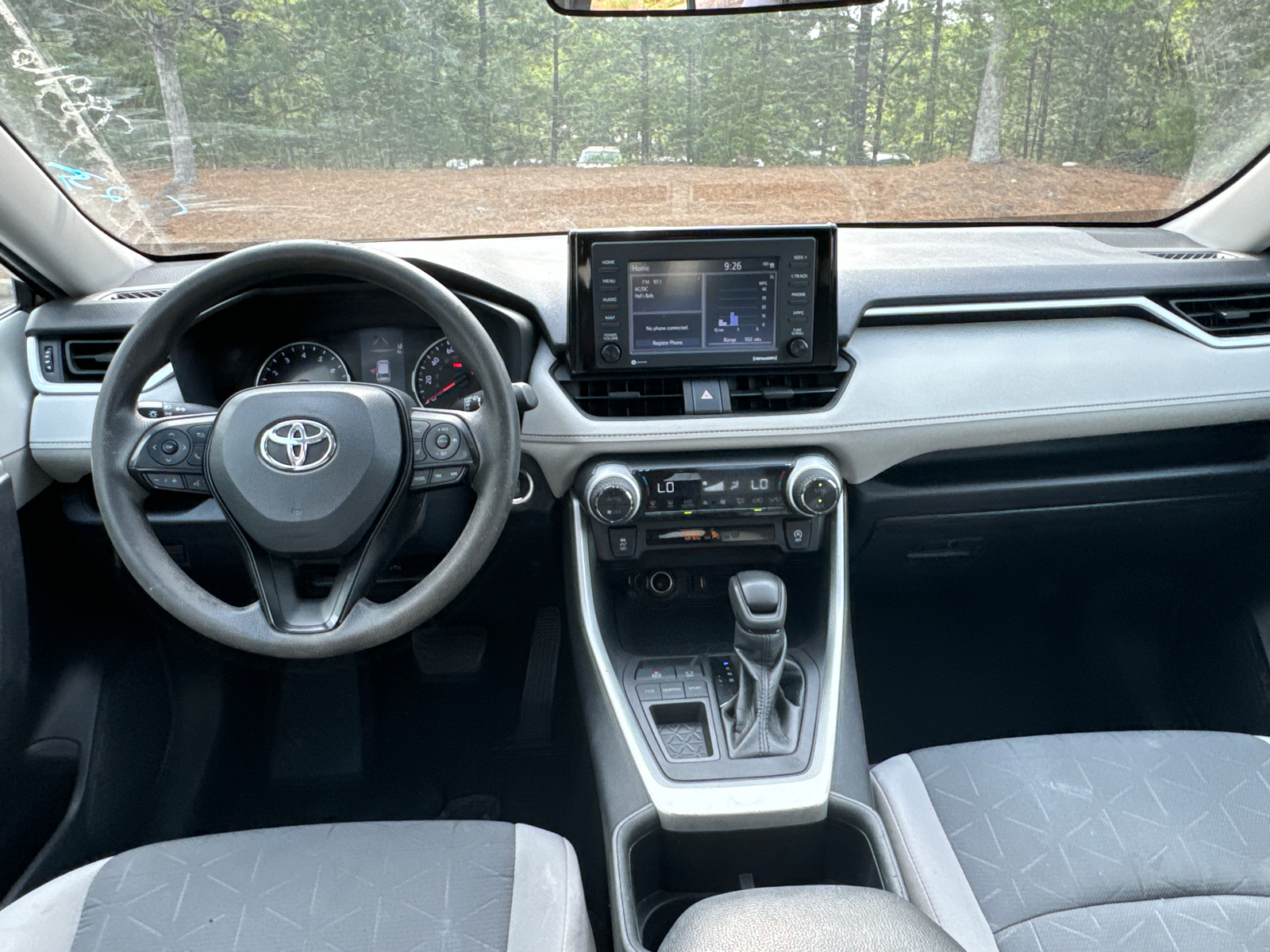 2022 Toyota RAV4 XLE 26