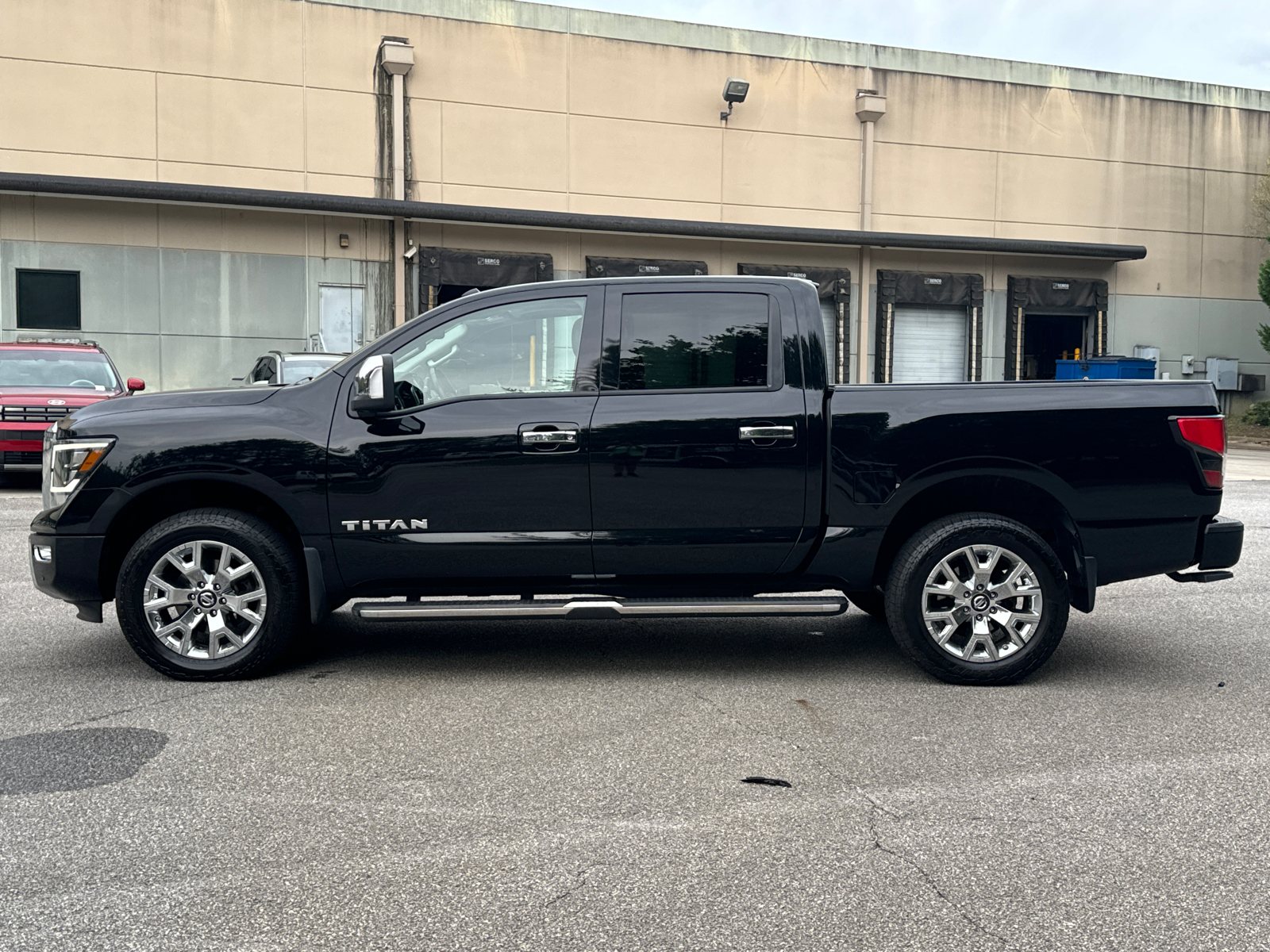 2021 Nissan Titan SL 8