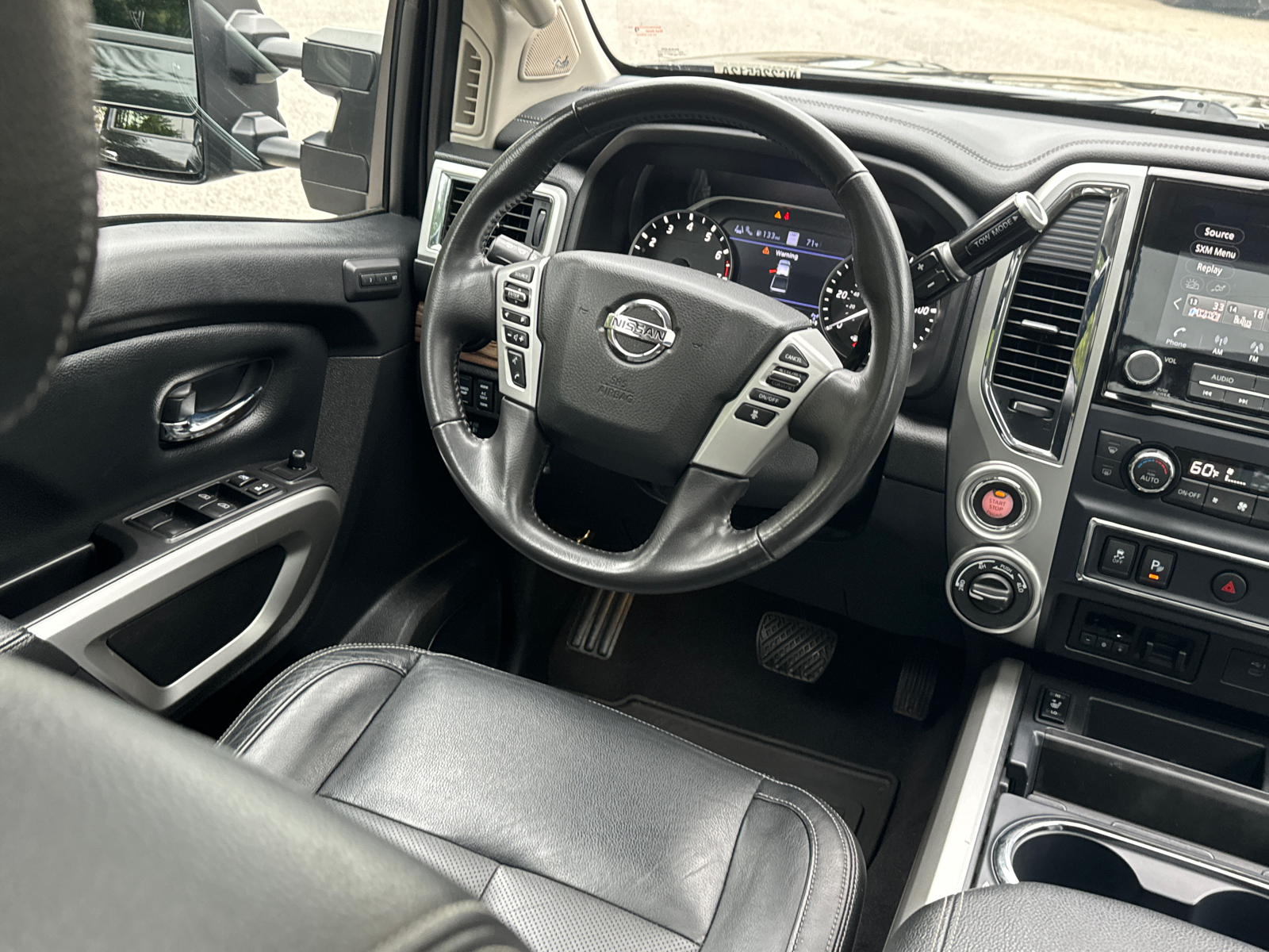 2021 Nissan Titan SL 23