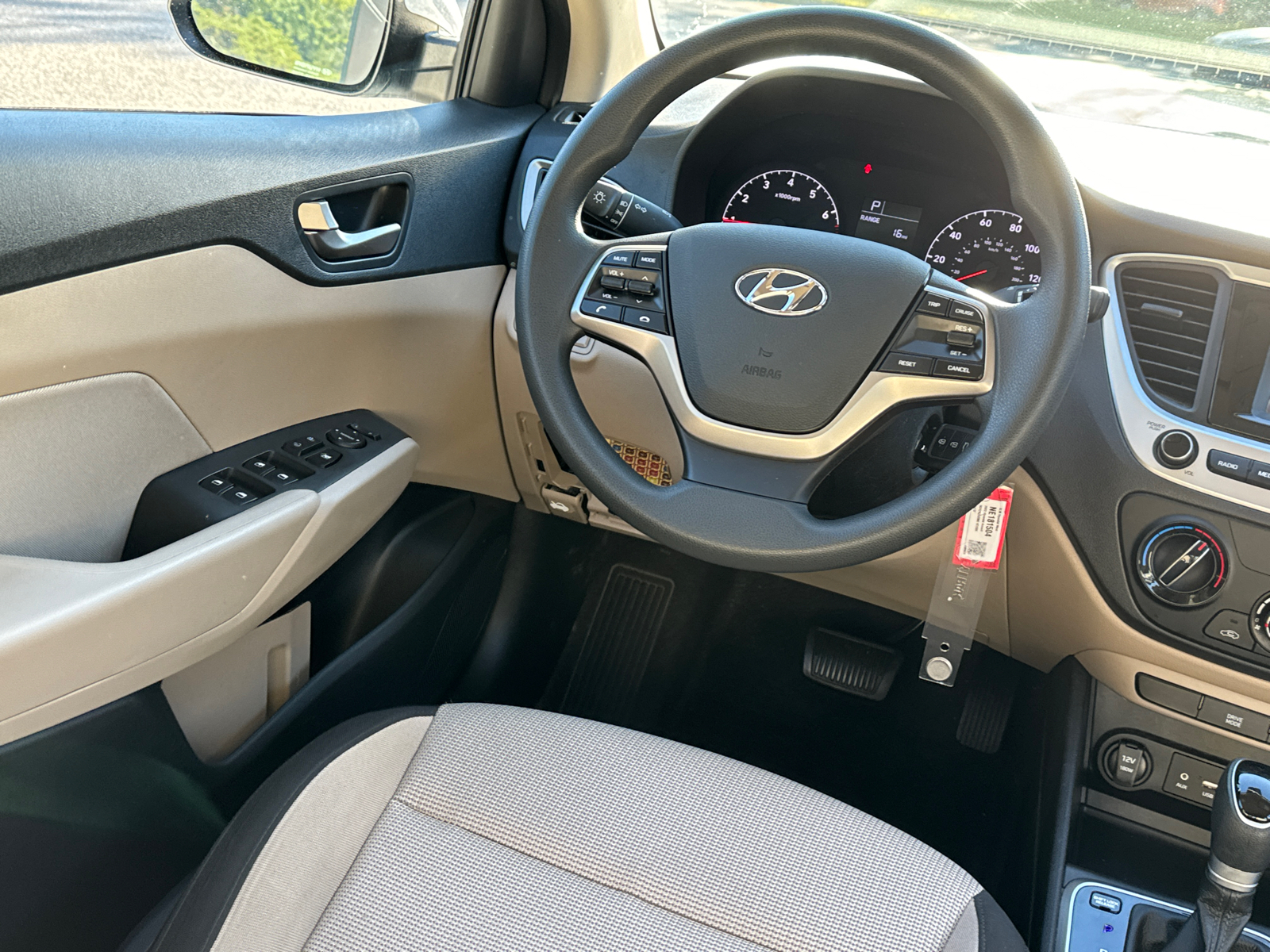 2022 Hyundai Accent SE 24