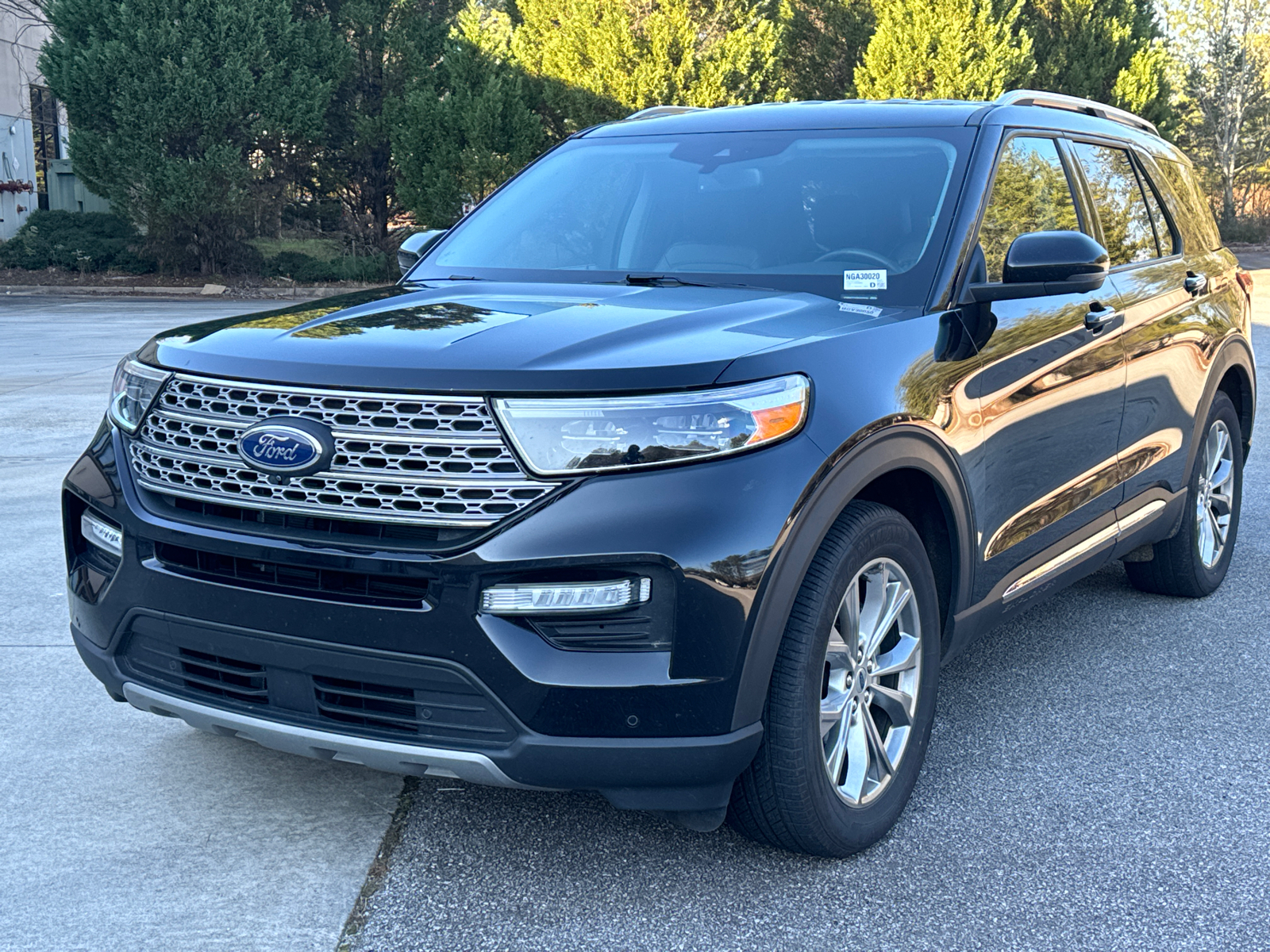 2022 Ford Explorer Limited 1