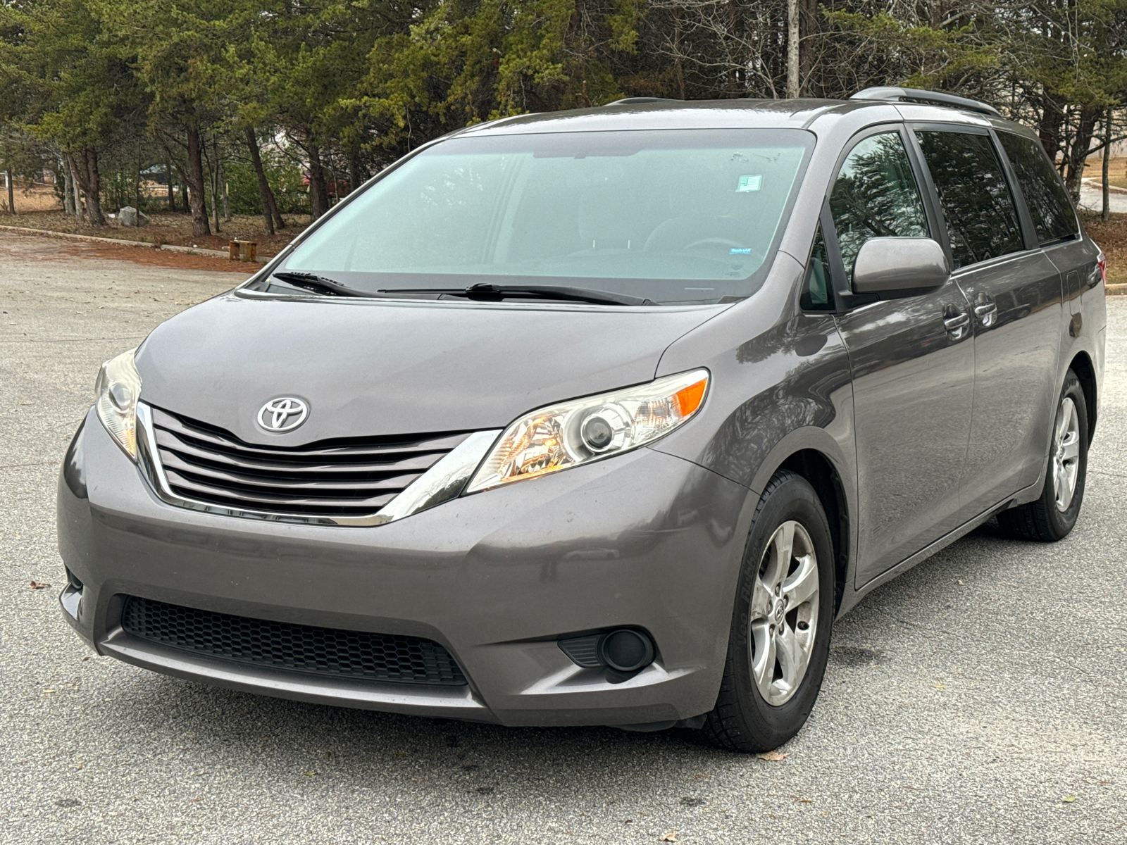 2015 Toyota Sienna LE 1