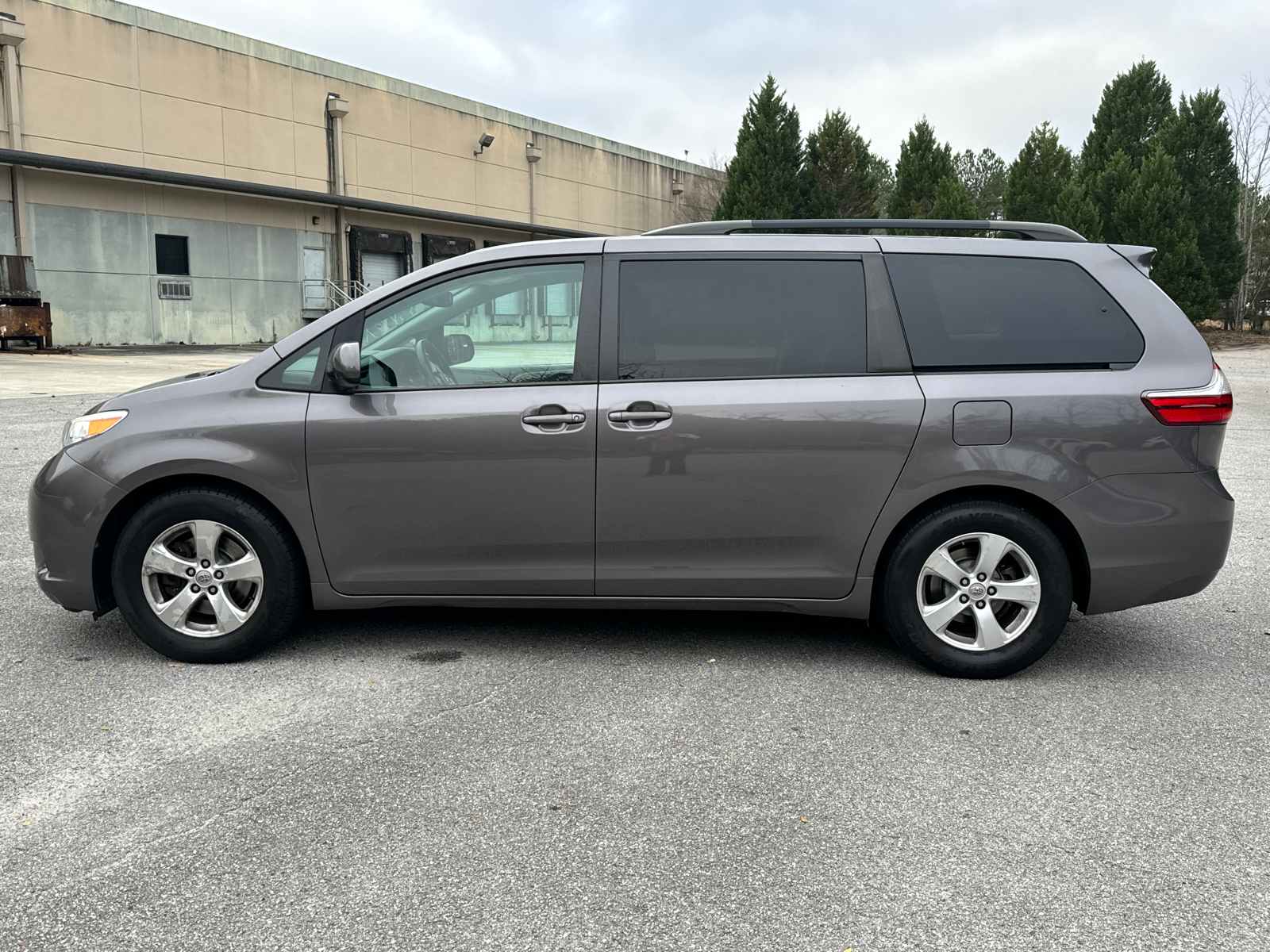 2015 Toyota Sienna LE 8