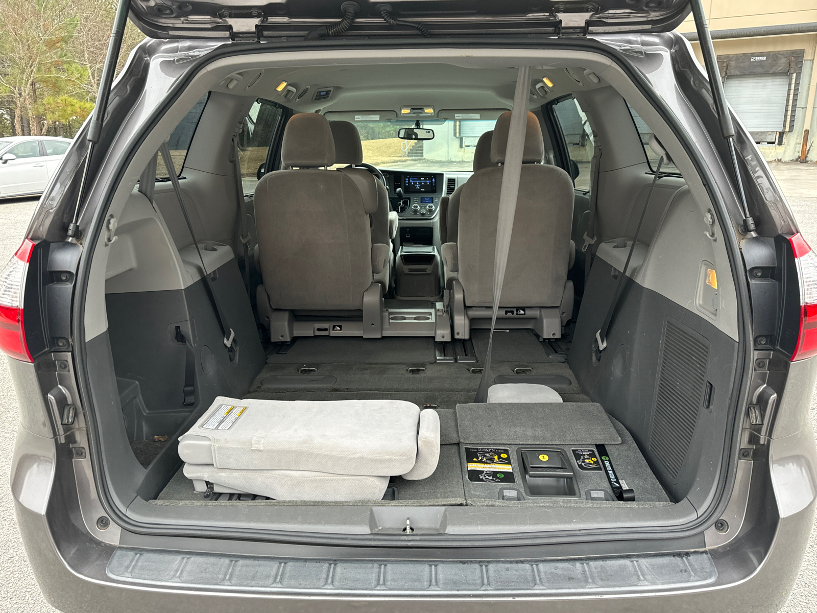 2015 Toyota Sienna LE 17