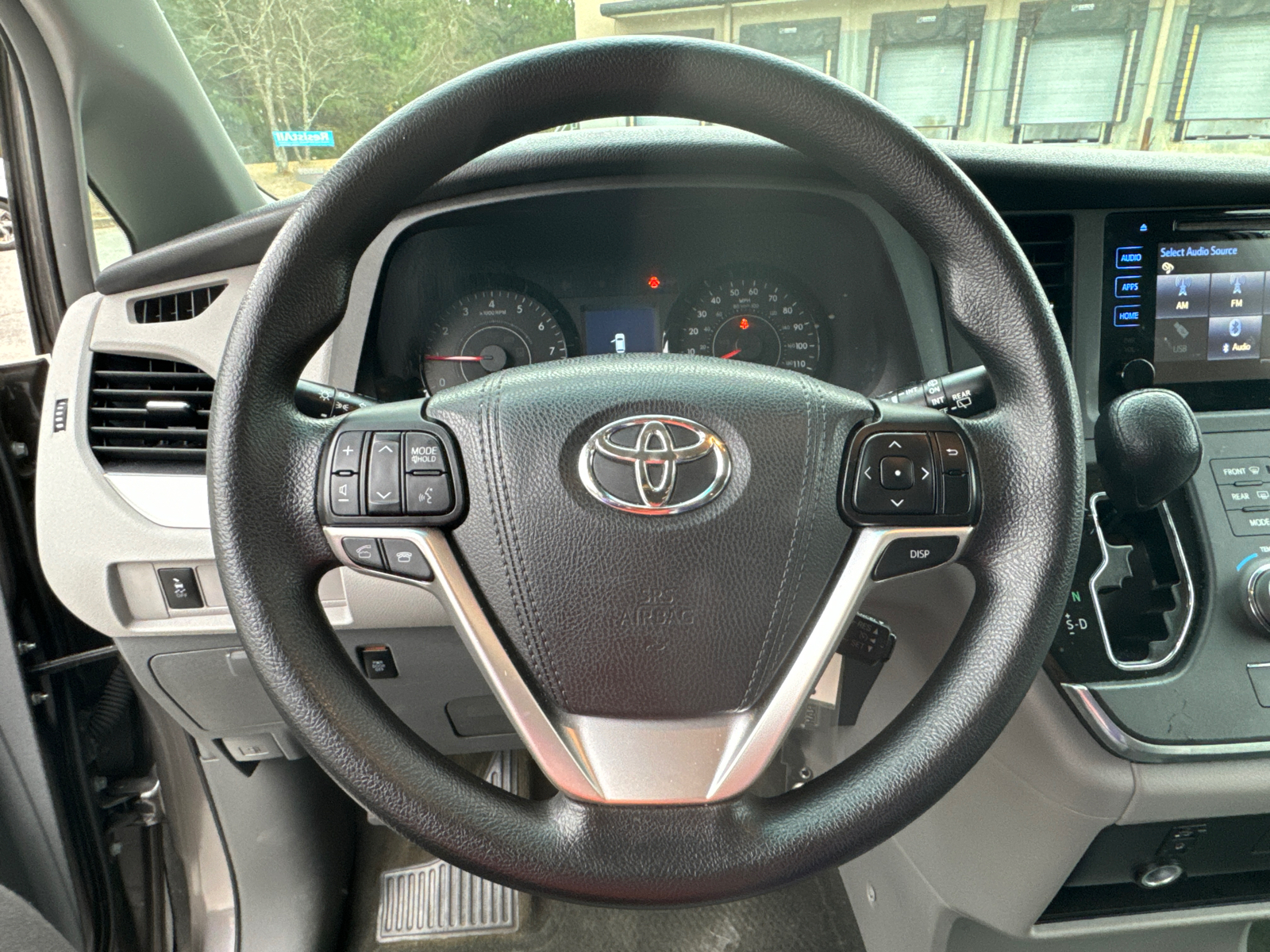 2015 Toyota Sienna LE 23