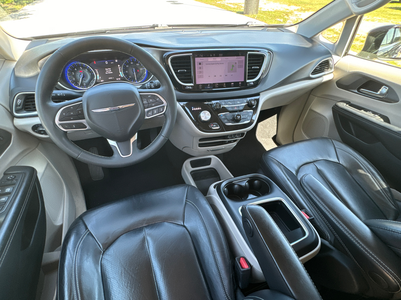 2022 Chrysler Pacifica Touring L 25