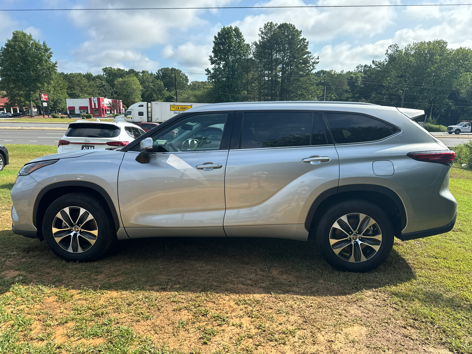 2022 Toyota Highlander XLE 11