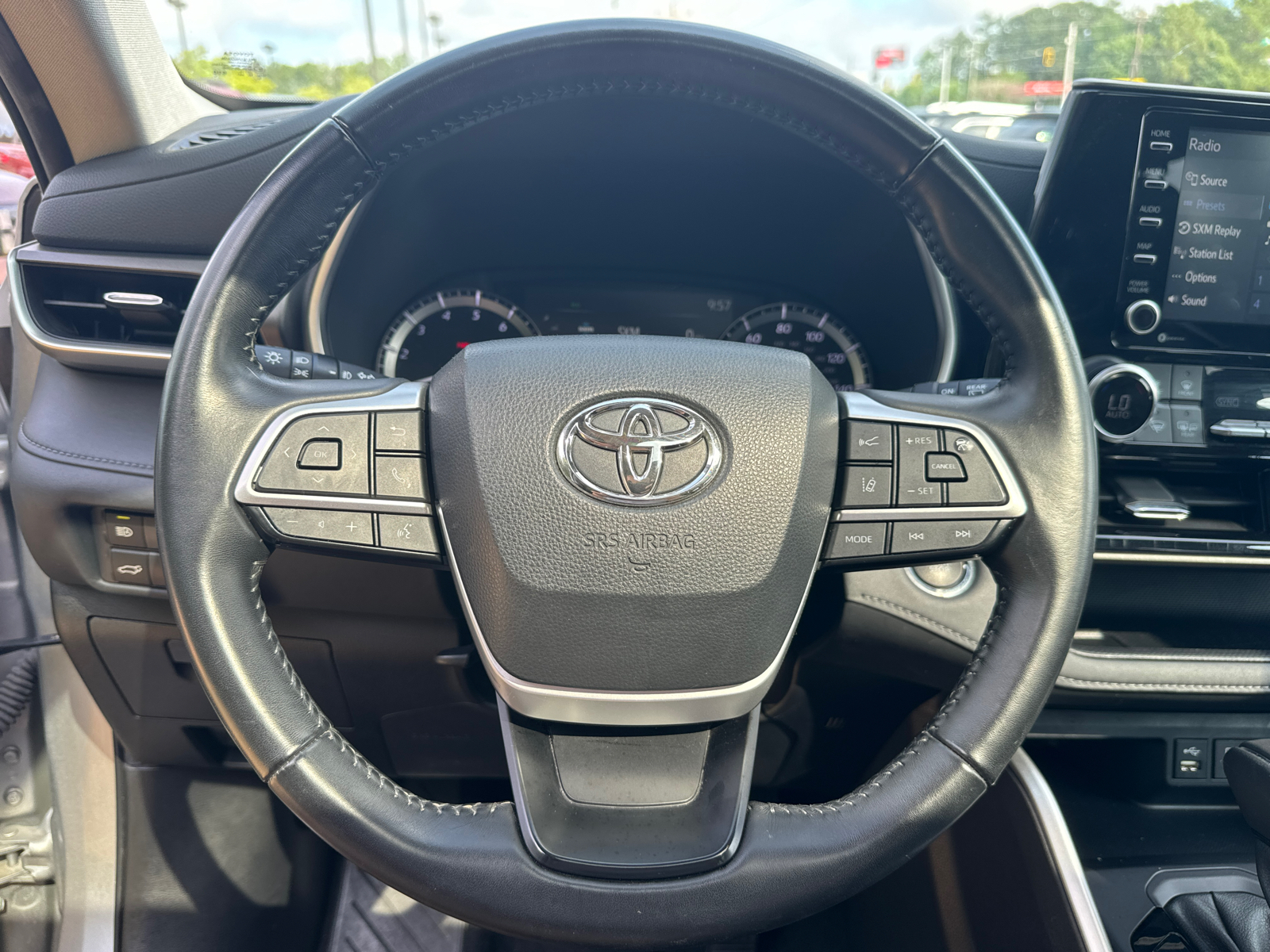 2022 Toyota Highlander XLE 30