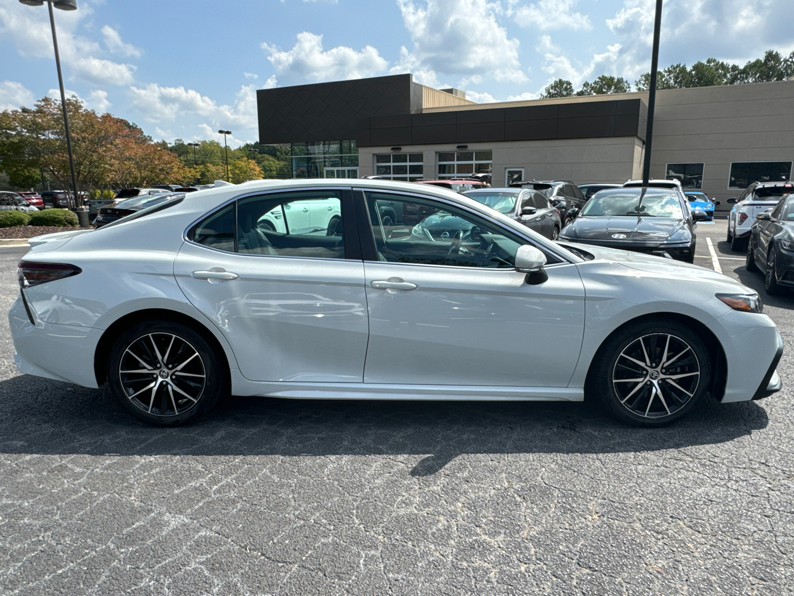 2022 Toyota Camry SE 4