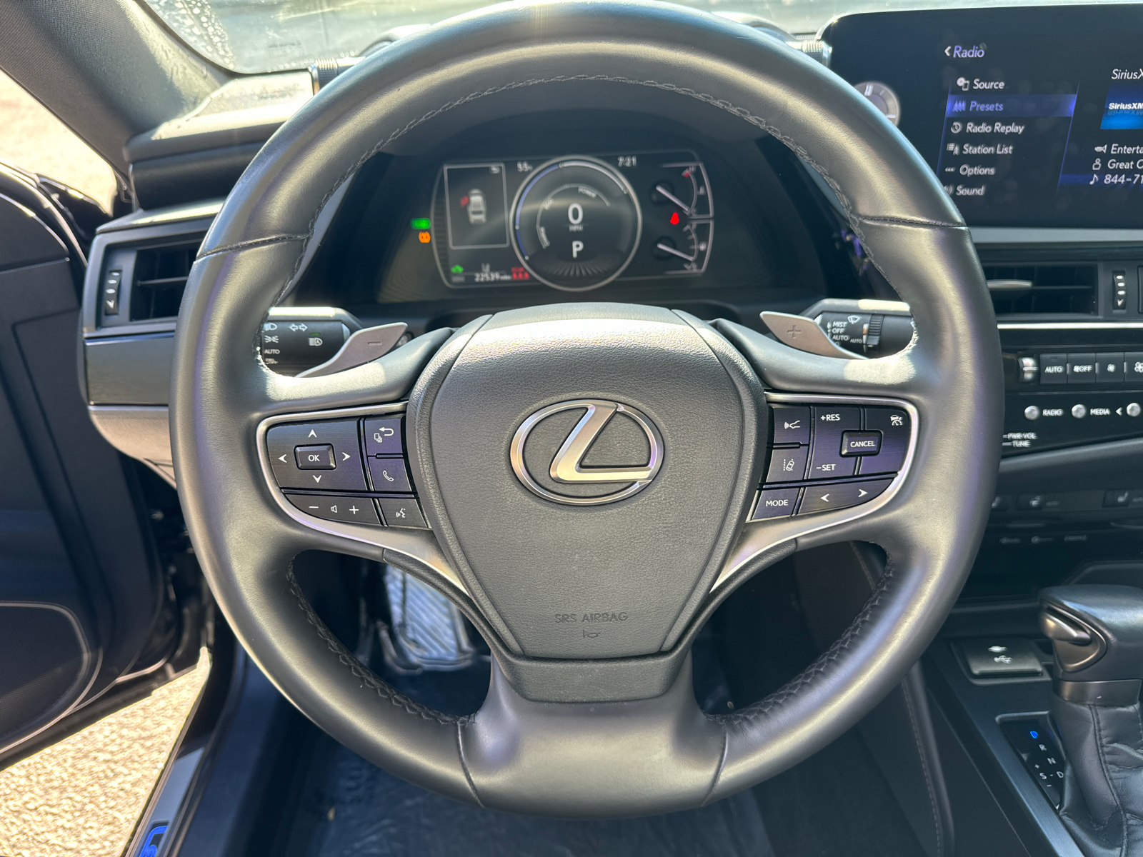 2022 Lexus ES 300h Base 25