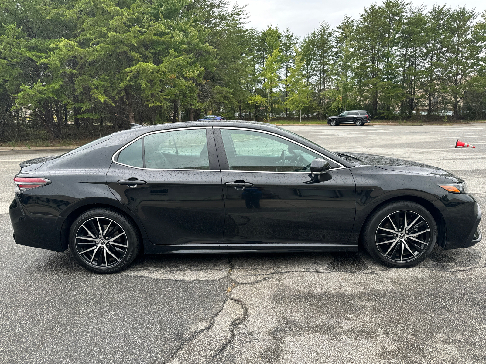 2022 Toyota Camry SE 4