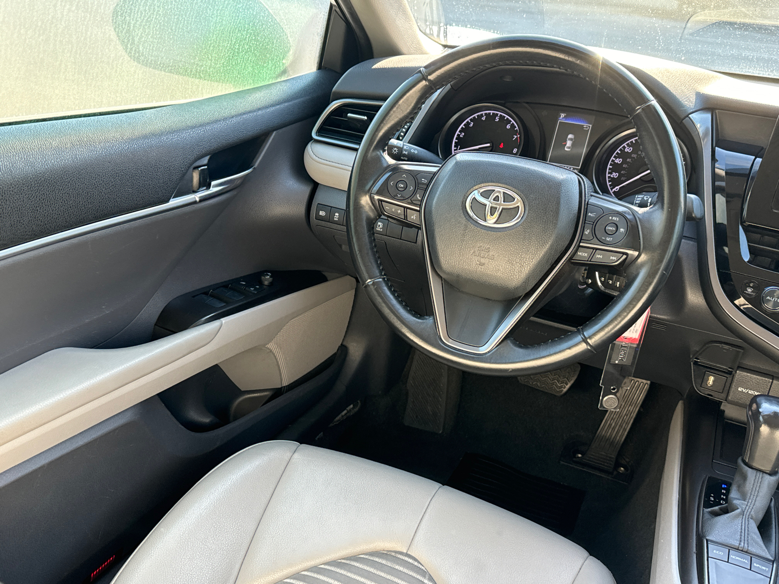 2022 Toyota Camry SE 24