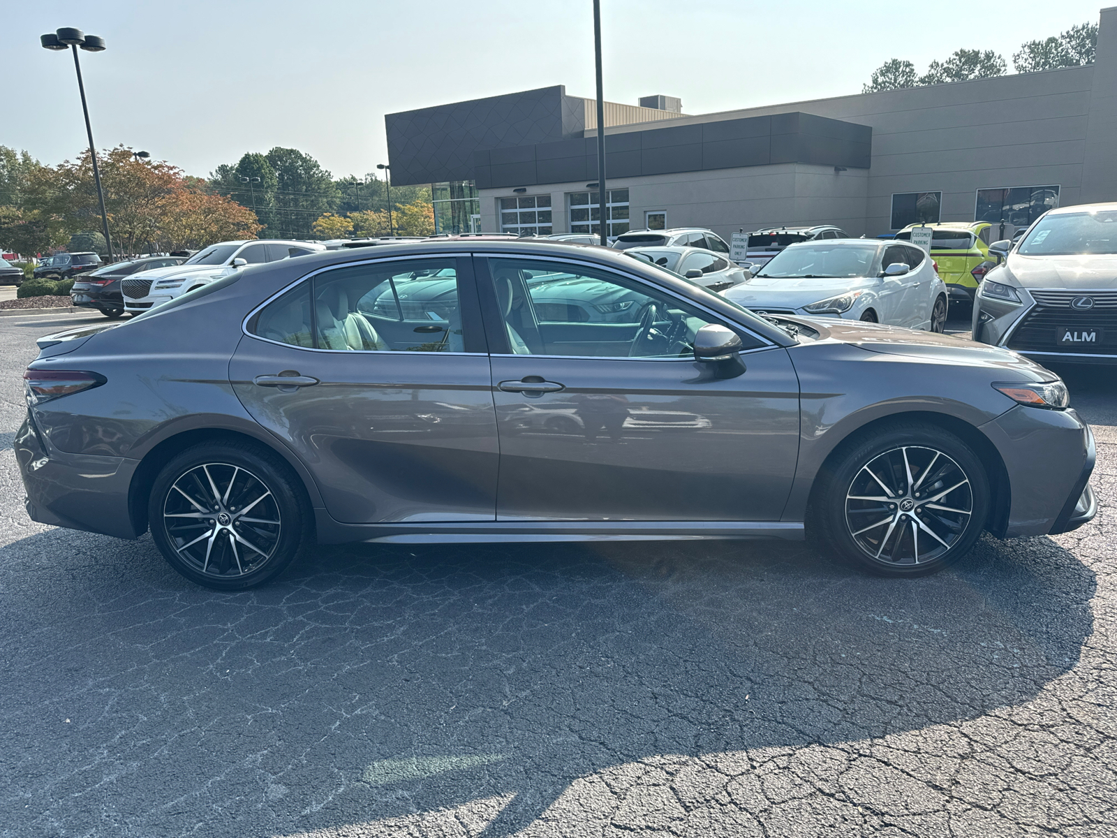 2022 Toyota Camry SE 4