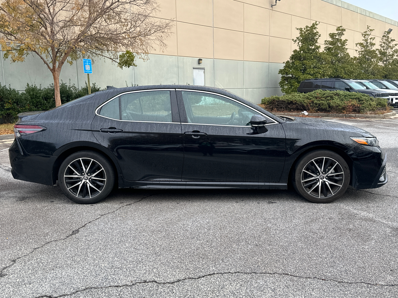 2022 Toyota Camry SE 4