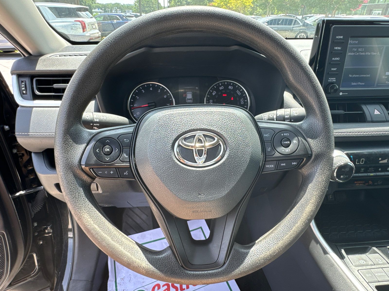 2022 Toyota RAV4 XLE 28
