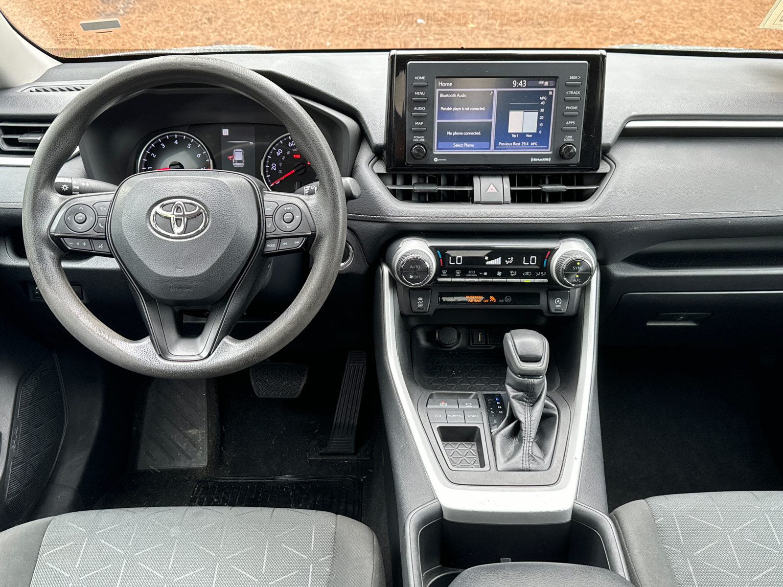 2022 Toyota RAV4 XLE 26