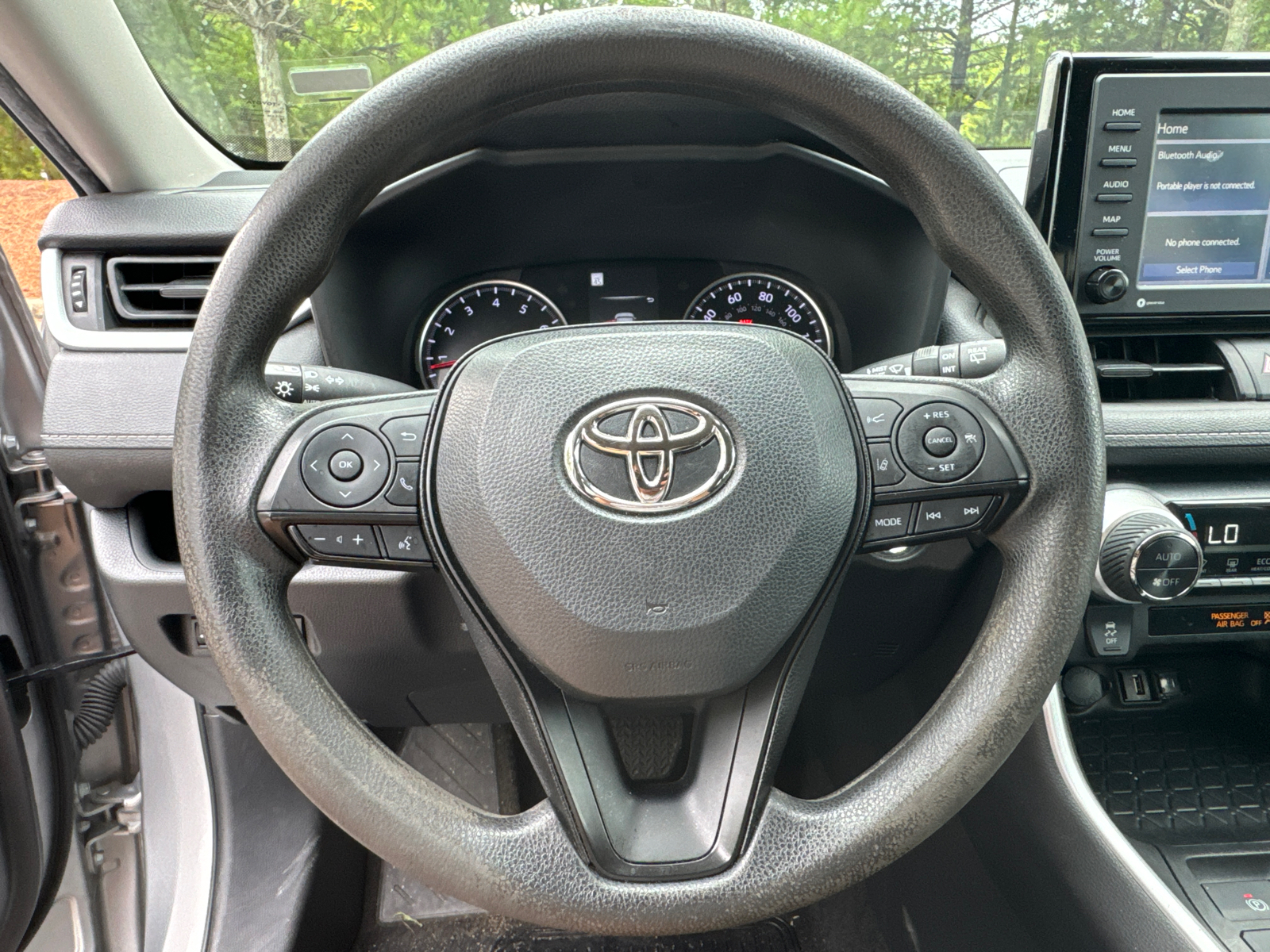 2022 Toyota RAV4 XLE 28