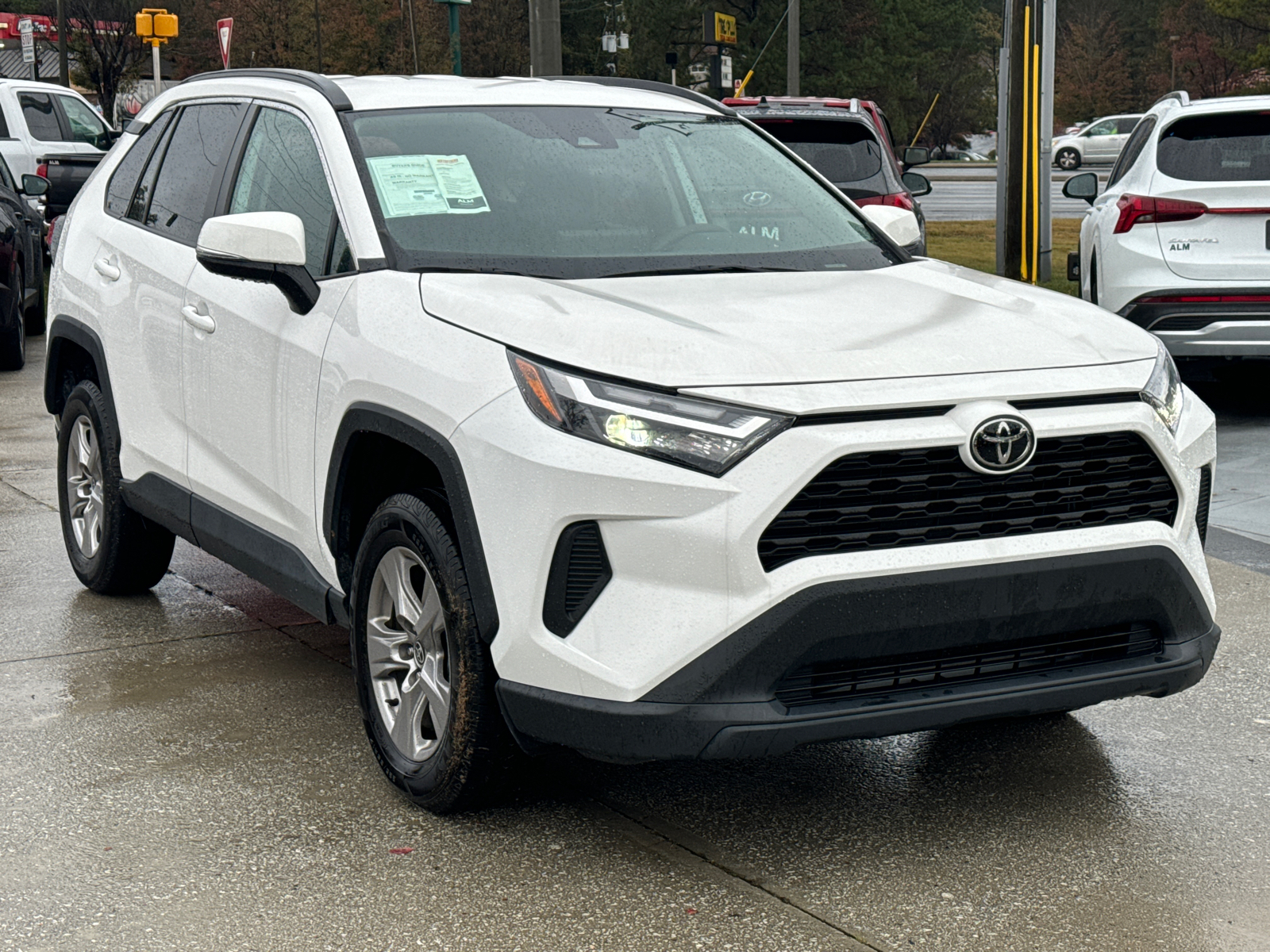 2022 Toyota RAV4 XLE 3