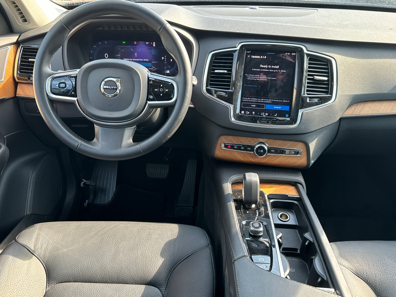 2023 Volvo XC90 B6 Plus 7-Seater 25