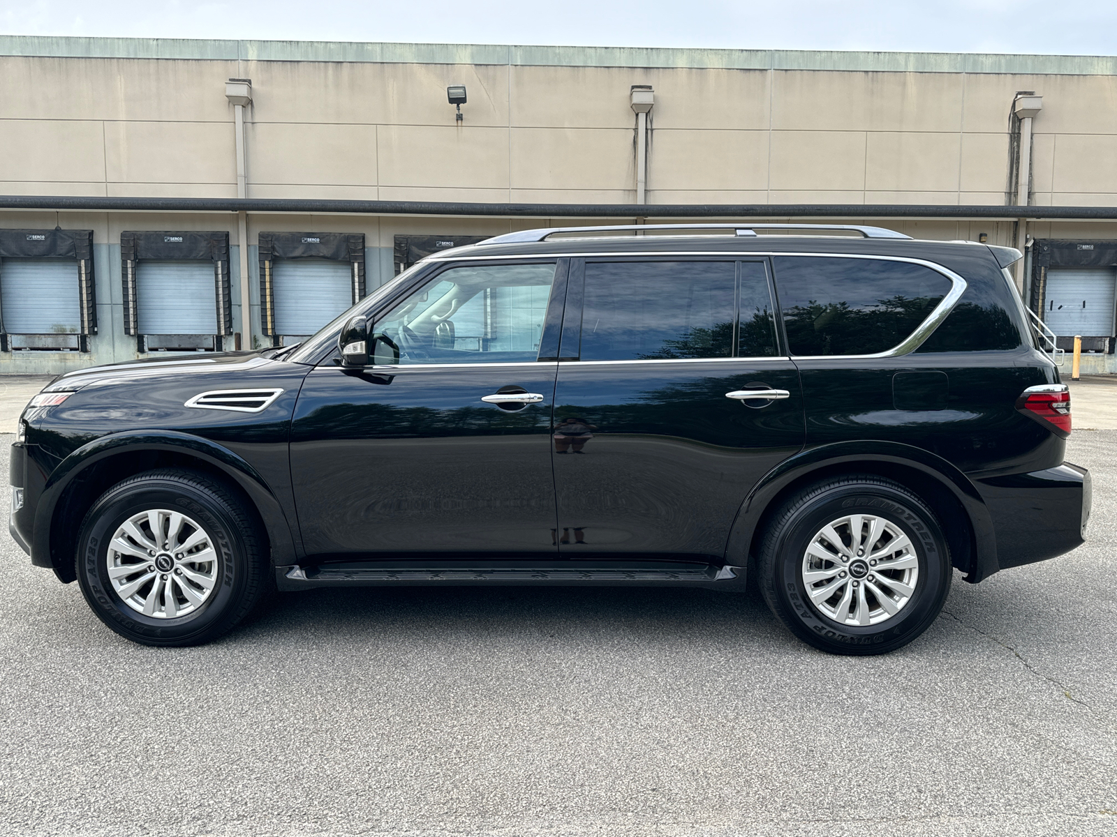 2023 Nissan Armada SV 8