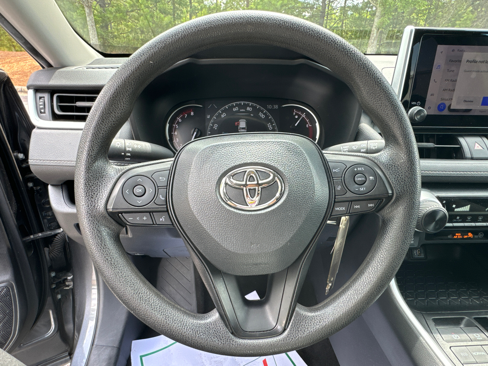2023 Toyota RAV4 LE 28